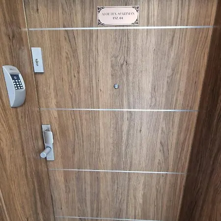 Carbona Aloe Lux شقة