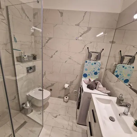 Carbona Aloe Lux شقة *